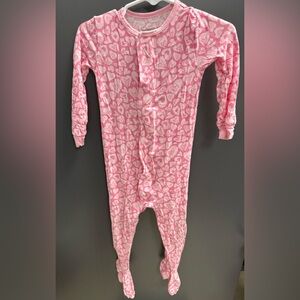 Magnetic Me Pink Heart Leopard Footie Pajamas
Size: 12–18 Months